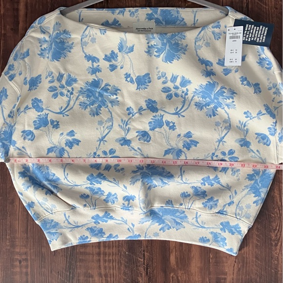 Cream Blue Floral Sunday Slash Sweatshirt Abercrombie & Fitch size LARGE NWT - Picture 3 of 8